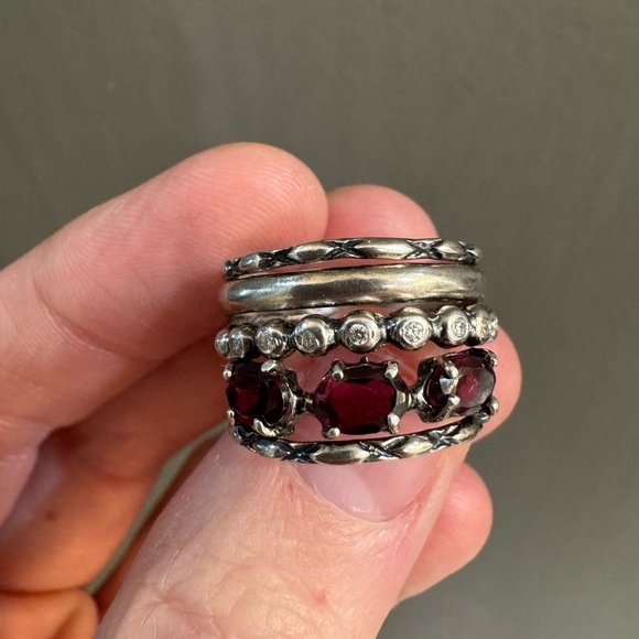 Elegant Silver and Red Garnet Gemstone Ring - Picture 4 of 6